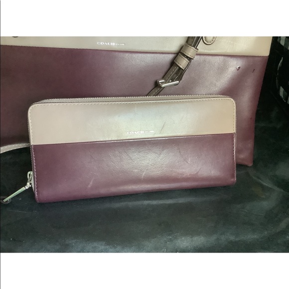 Coach Borough/Wallet Set - Picture 6 of 14